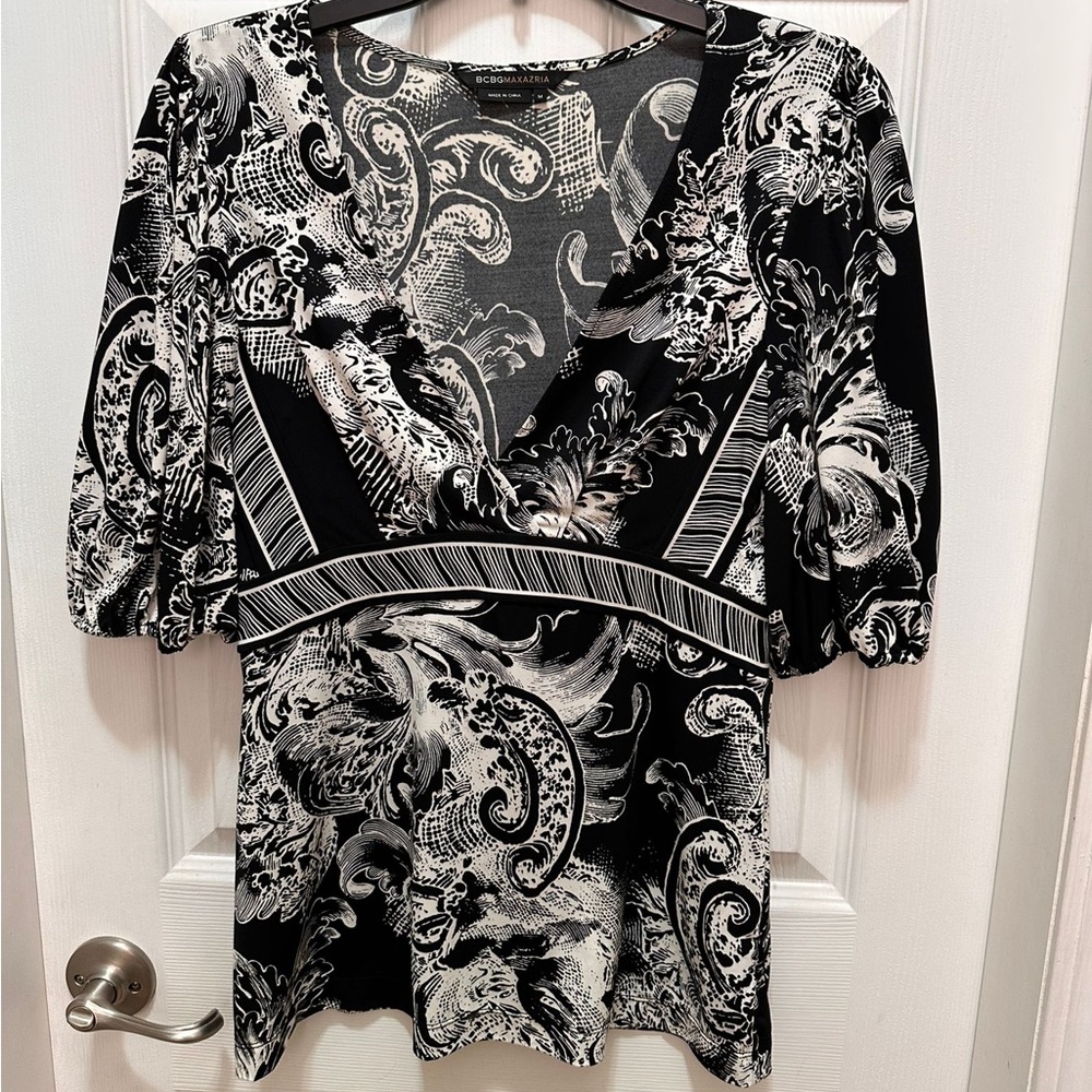 BCBGMaxazria Black and White Blouse Size M